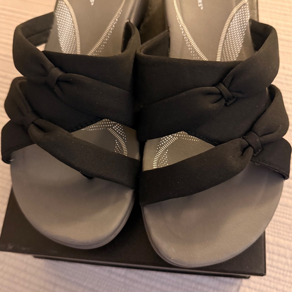 NEW Clarks Women's Cloudsteppers Arla Glison Black Wedge Thong Sandals Size 11W - Picture 3 of 8